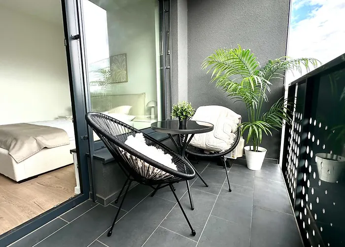 Peony Presidential Garden Free Parking *